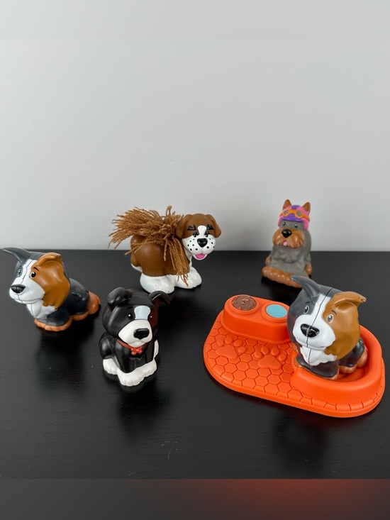 Fisher-Price Other - Fisher Price Little People Dog Food Bowl Bed Mat & 5 Dogs Figurines Figures